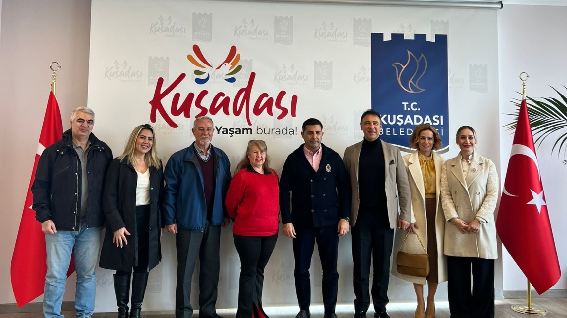 Kuşadası Belediye Başkanımıza makamında ziyarette bulunduk. 